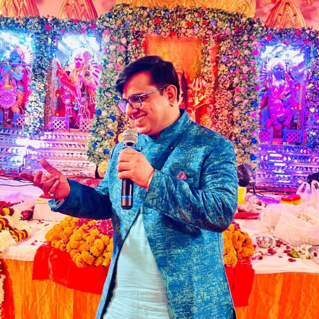 Singer Jitender Taneja (Jonny) performing live at a devotional jagran